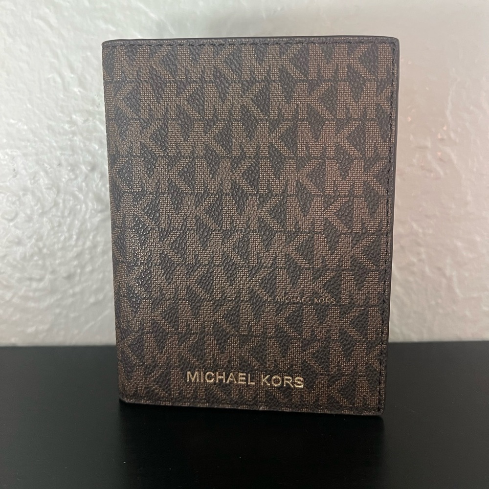 ✨NWOT - Michael Kors Bedford Travel Passport Leather Wallet Holder✨ - Picture 5 of 9